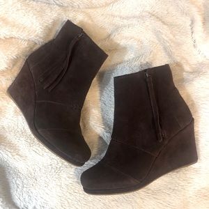 😀SOLD😀TOMS Desert wedge boot bootie sz 7